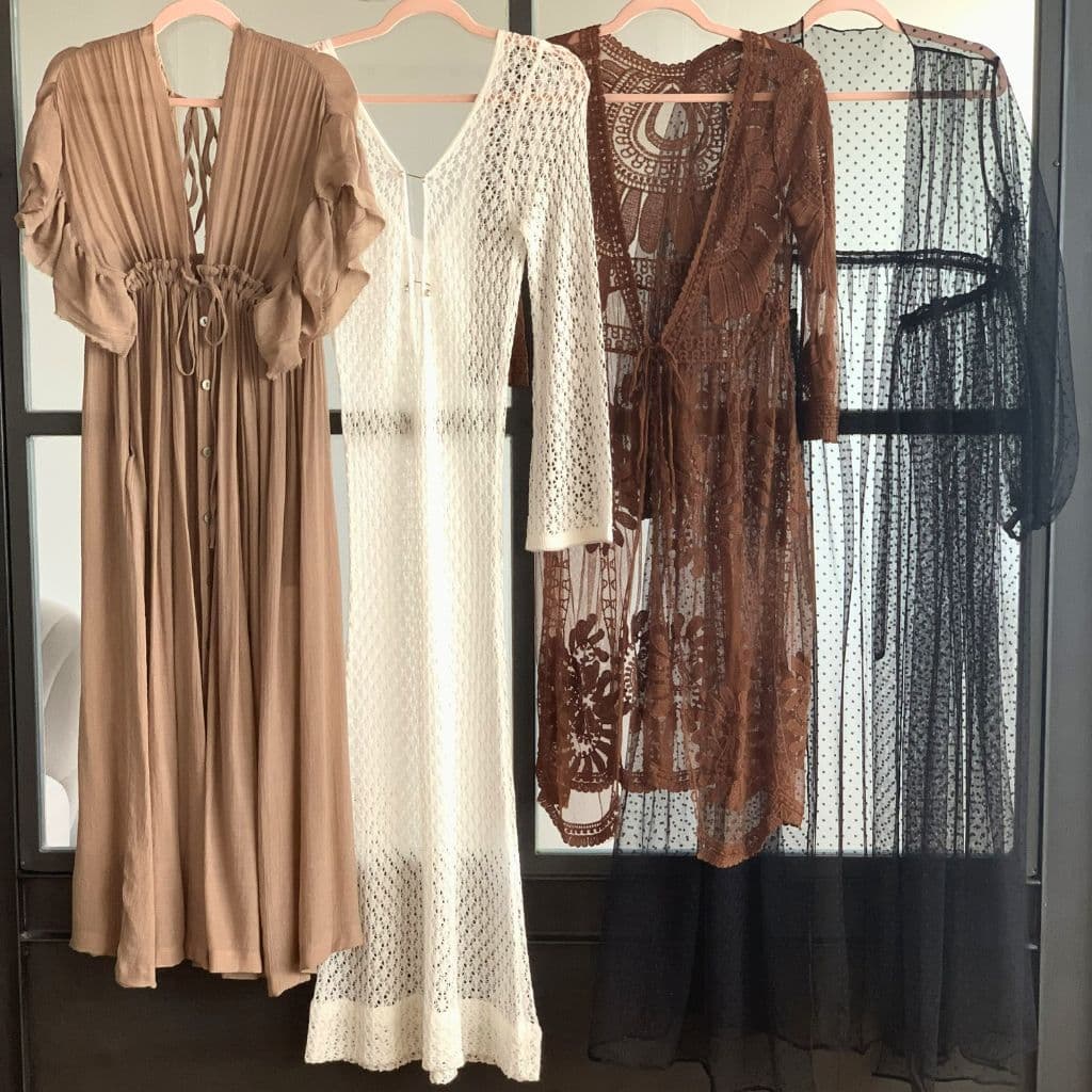 Selección de vestidos del armario de clienta de Victoria Sancho para sesiones de fotos de embarazo en Madrid.